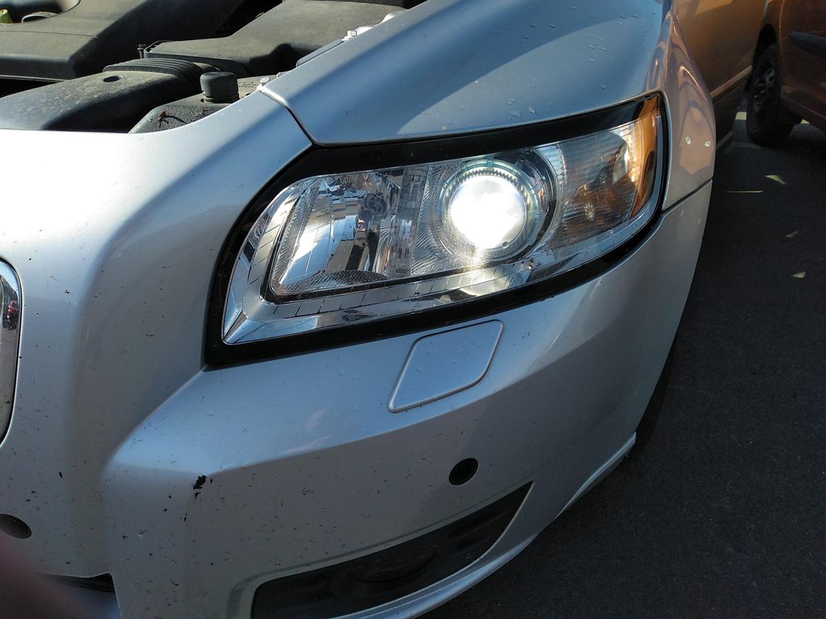 Volvo V50 Facelift original Scheinwerfer links Xenon mit Steuergerät Bj.2008
