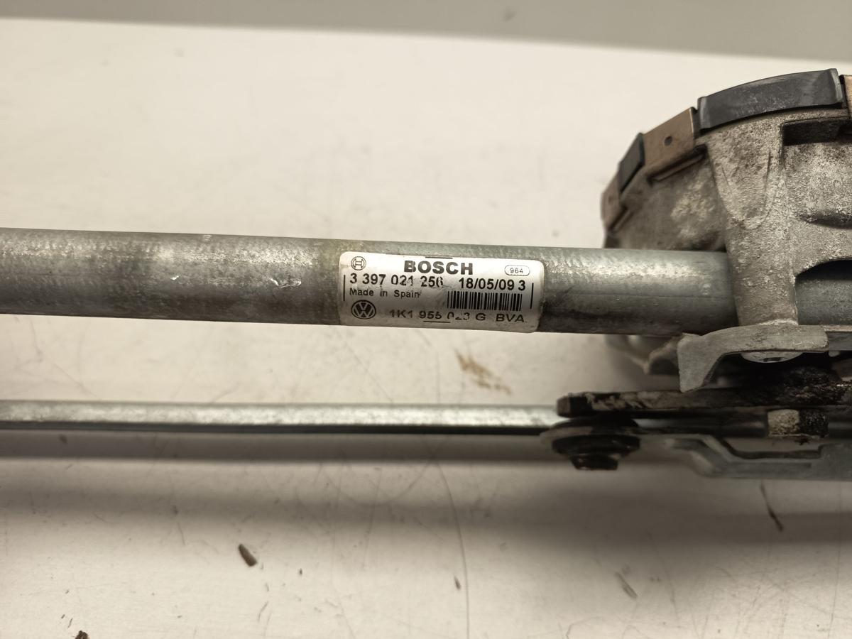 VW Golf VI 6 BJ 2009 original Wischermotor vorn mit Gestänge