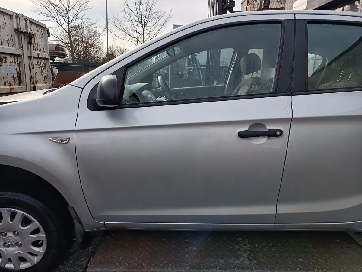 Hyundai i20 original T&uuml;r vorn links Fahrer Rohbau FG Seek silver Bj 2012