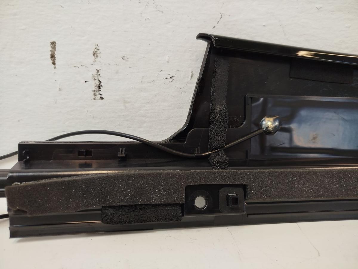 NIO EL6 Elektro SUV B-S&auml;ule Verkleidung Blende Fahrert&uuml;r mit NFC Kartenleser