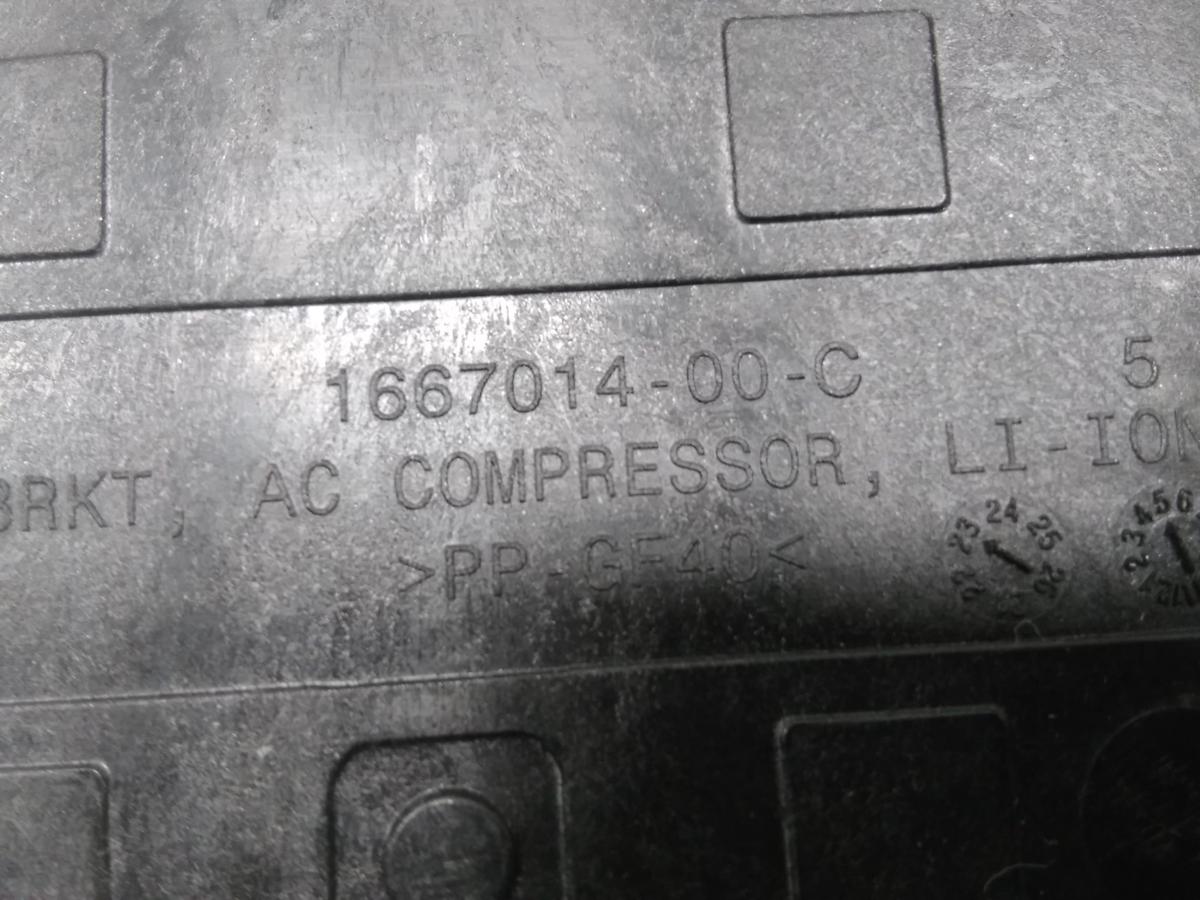 Tesla Model Y original Halter Klimakompressor 1667014-00-C 1673627-00-D Bj.2023