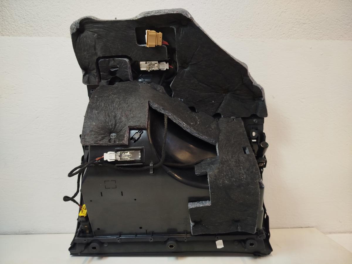 Audi A4 8E B6 Avant Handschuhfach rechts Handschuhkasten Schalttafelkasten