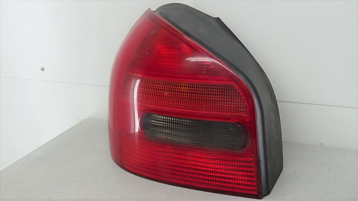 Audi A3 Rückleuchte Rücklicht links Bj1996 8L0945095A Modell bis 2000