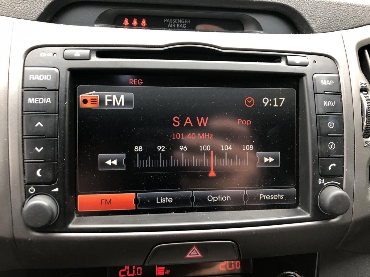 Kia Sportage SL Radio mit Navigationssystem Navi Originalteil kein Code dabei