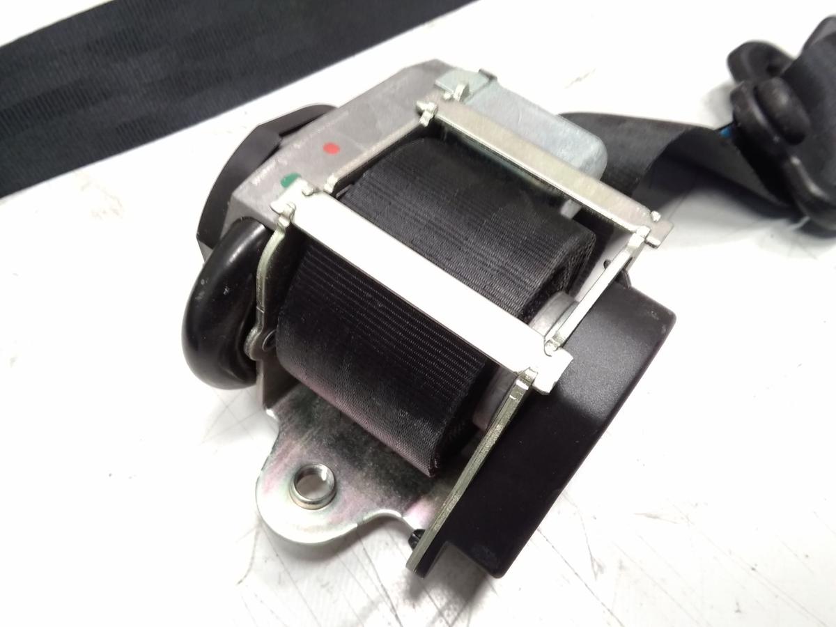 Ford Focus 3 original Sicherheitsgurt vorn rechts schwarz unfallfrei Bj.2015 BM5161294ADW