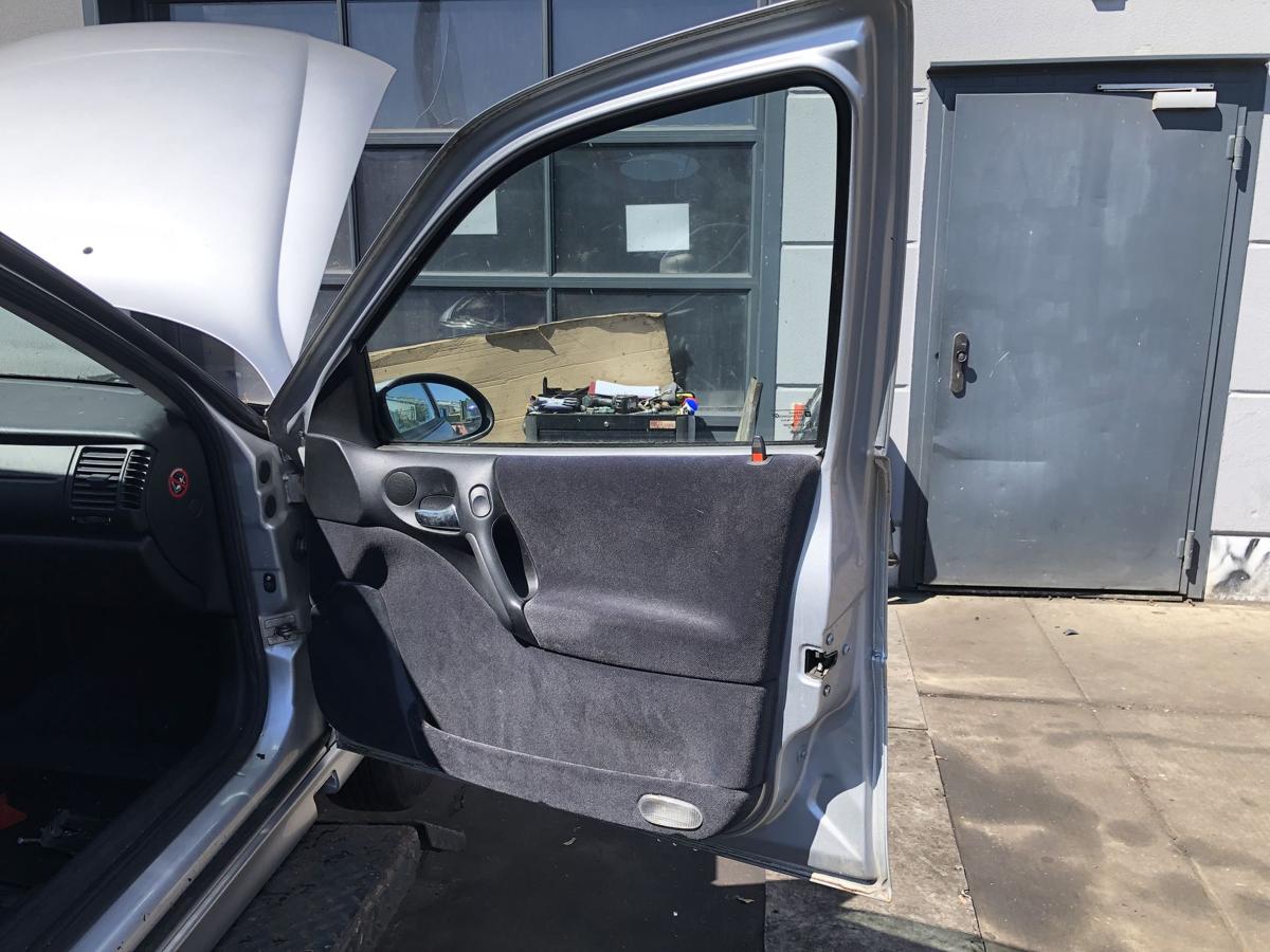 Opel Vectra B Caravan original Tür vorn rechts Beifahrer L147 Starsilber Bj 2001