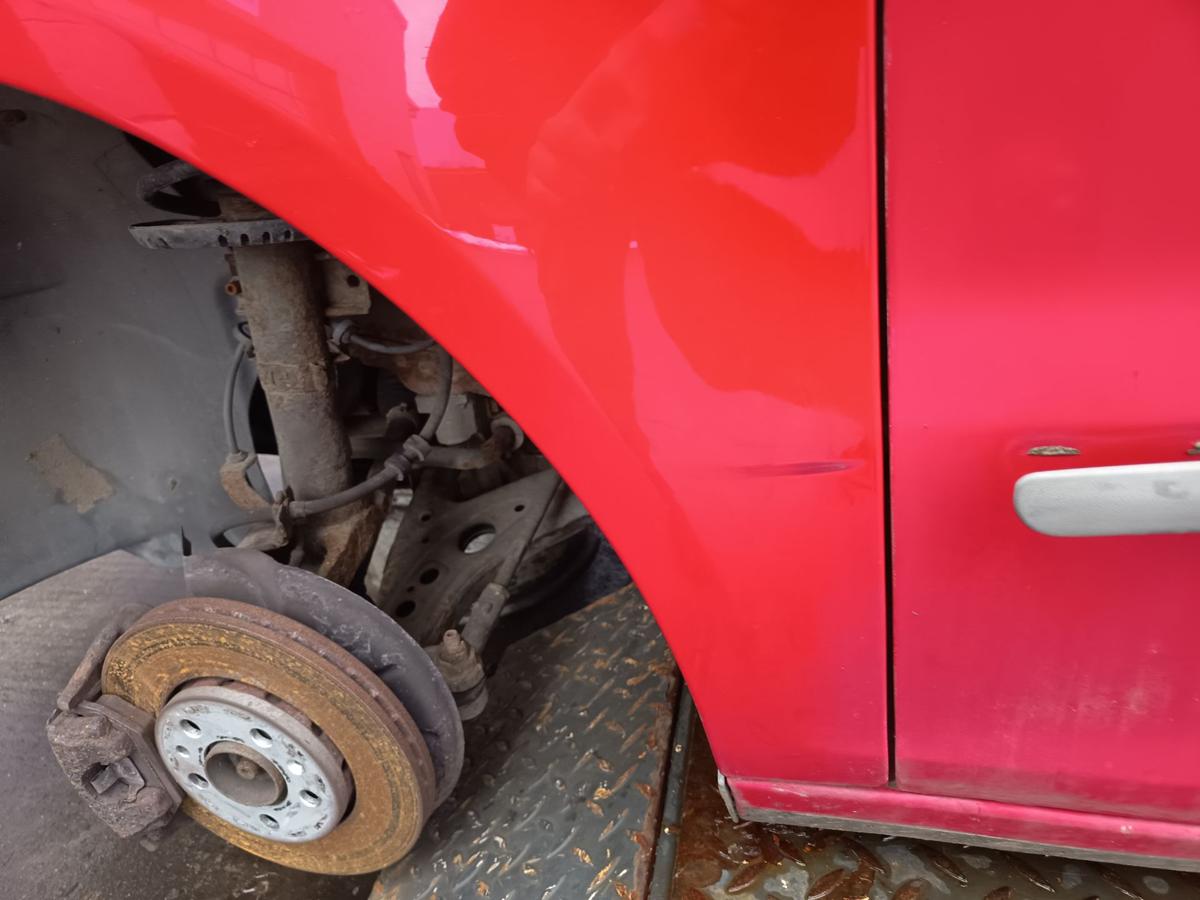 VW Fox original Kotfl&uuml;gel links Front Y3D Tornadorot Baujahr 2007