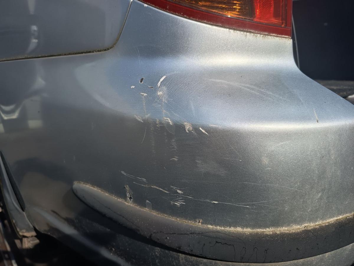 Subaru Legacy original Sto&szlig;stange F&auml;nger hinten Heck 39D Brillantsilber Bj 2005
