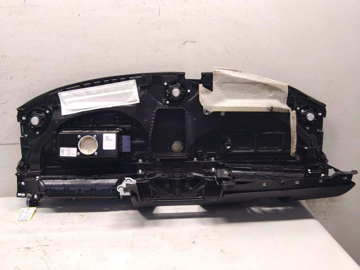 Tesla Model Y orig Armaturenbrett Cockpit schwarz mit Holzdekorleisten BJ2023