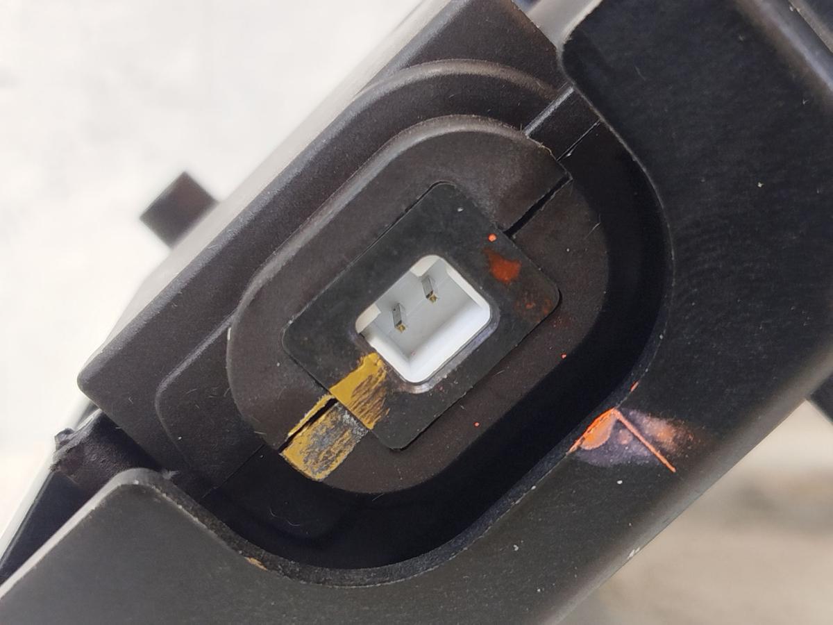 NIO ET7 Elektro Stellmotor Entriegelung Mittelarmlehne Armauflage Mittelkonsole