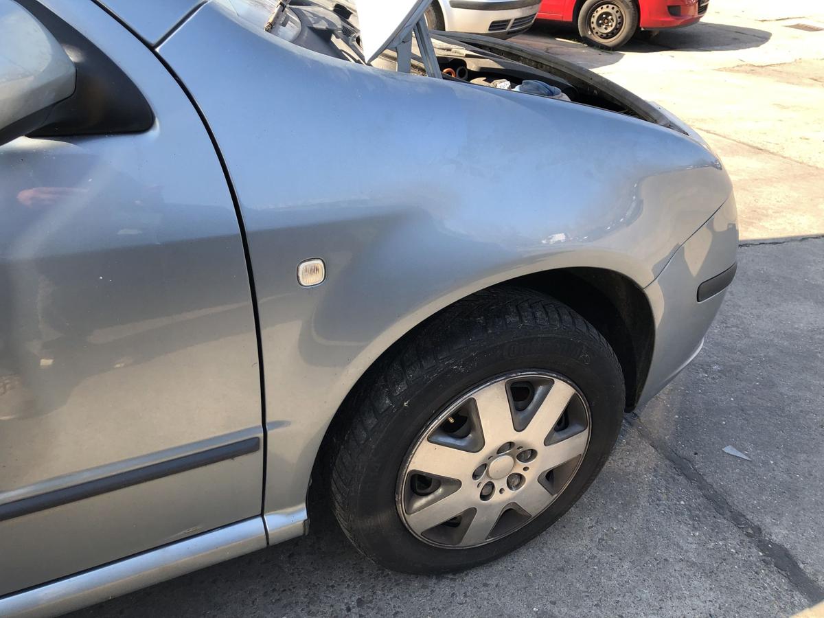 Skoda Fabia 6Y Kotfl&uuml;gel vorn rechts Beifahrerseite LF7U Stone Grey Metallic