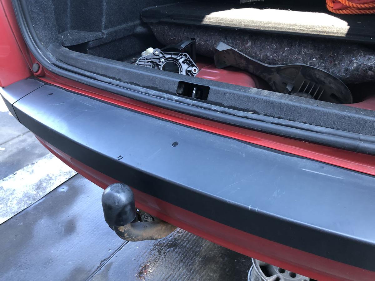 Renault Clio III Grandtour orig Stoßstange Fänger hinten 727 Spanischrot Bj 08