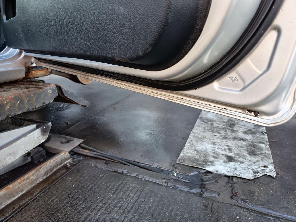 Ford Fiesta VI 3t&uuml;rer original T&uuml;r rechts Beifahrer Polarsilber Bj 2006