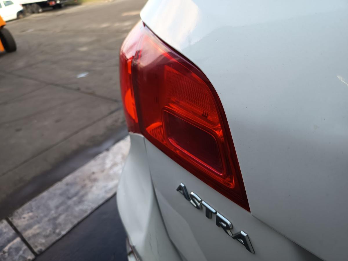 Opel Astra J Sports Tourer original R&uuml;ckleuchte links innen Heck Licht Bj 2013