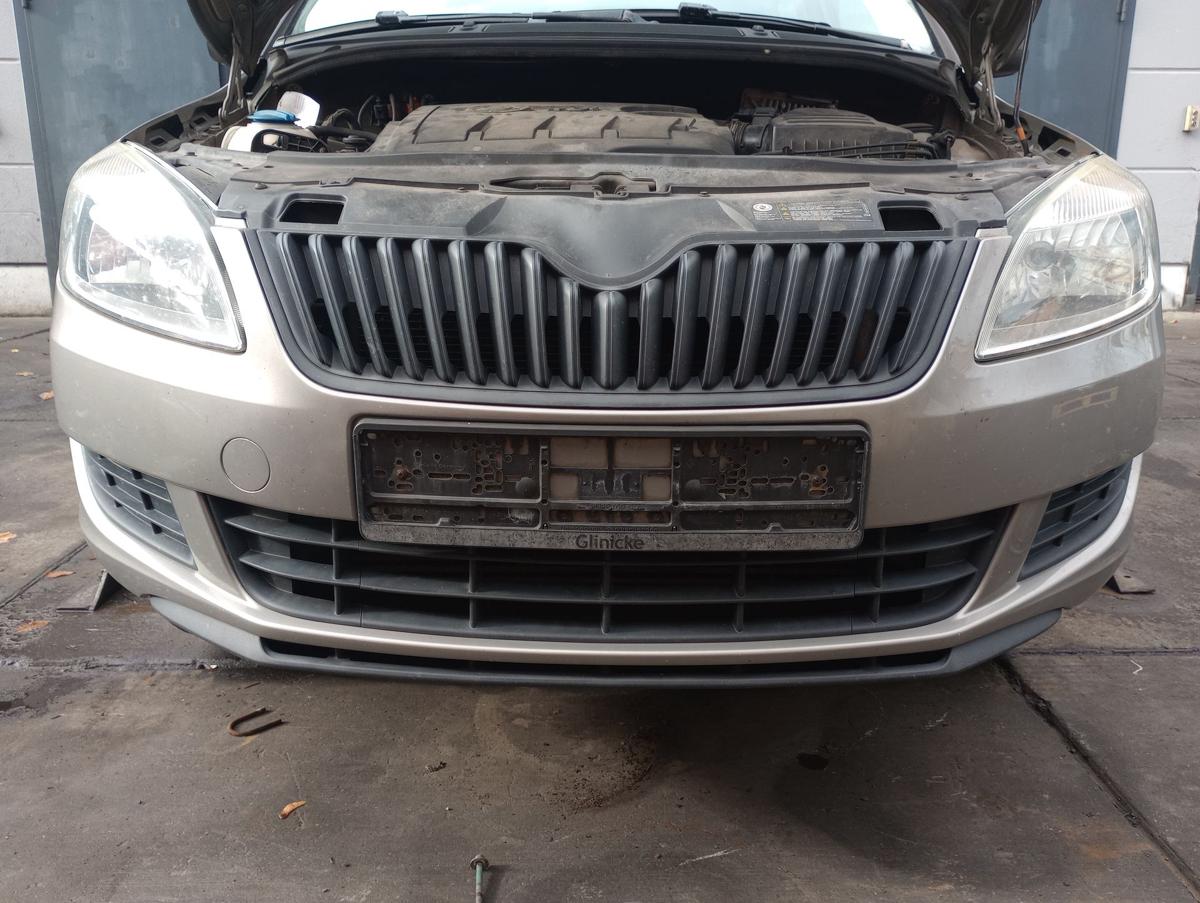 Skoda Fabia Kombi 5J orig Stoßstange vorne F8H Beige Facelift Bj 2010