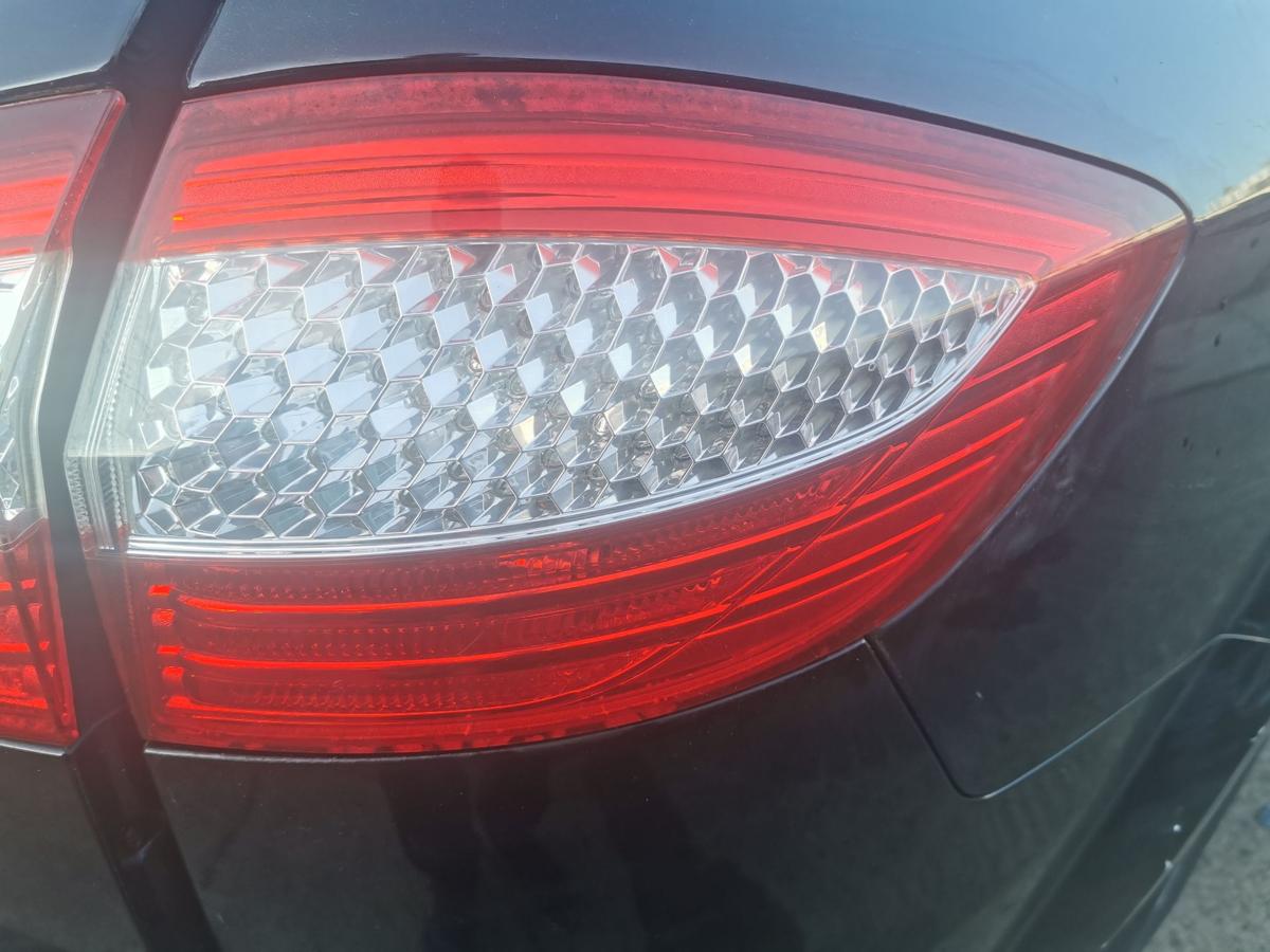 Ford Mondeo BA7 Kombi Rückleuchte Schlussleuchte Rücklicht aussen rechts bis 10