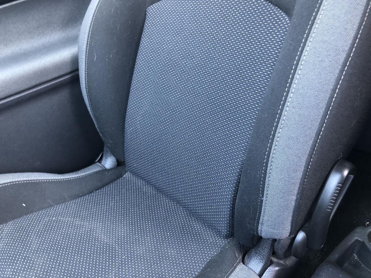 Peugeot 206+ Sitz vorne rechts Beifahrersitz Stoff ohne Heizung Autositz 3 t&uuml;rer