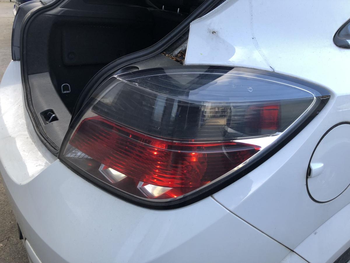 Opel Astra H GTC R&uuml;ckleuchte rechts R&uuml;cklicht Heckleuchte Schlusslicht