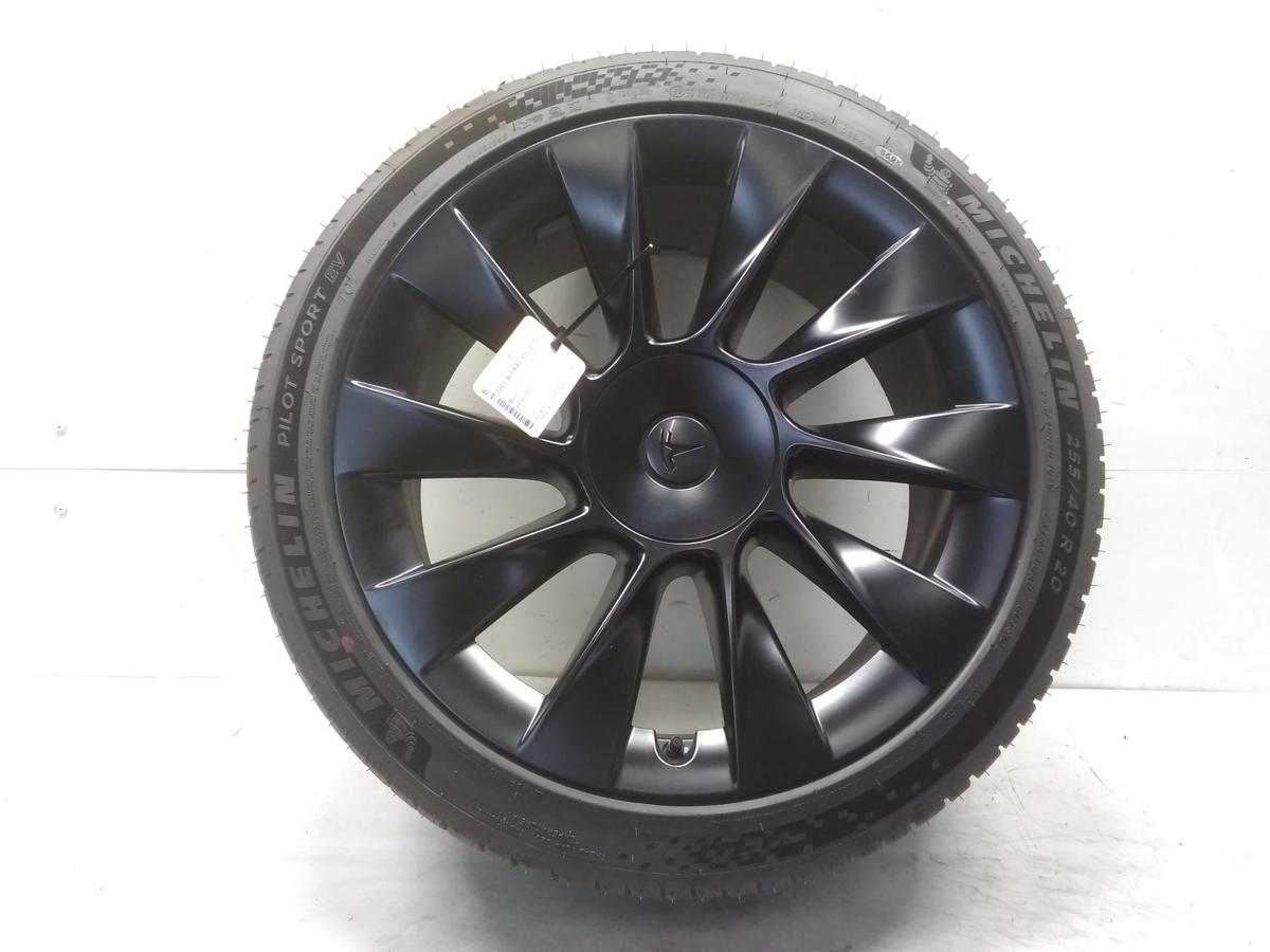 Tesla Model Y original Alurad Alufelge 20 Zoll 9.5x20 ET45 255/40R20 Michelin BJ2021