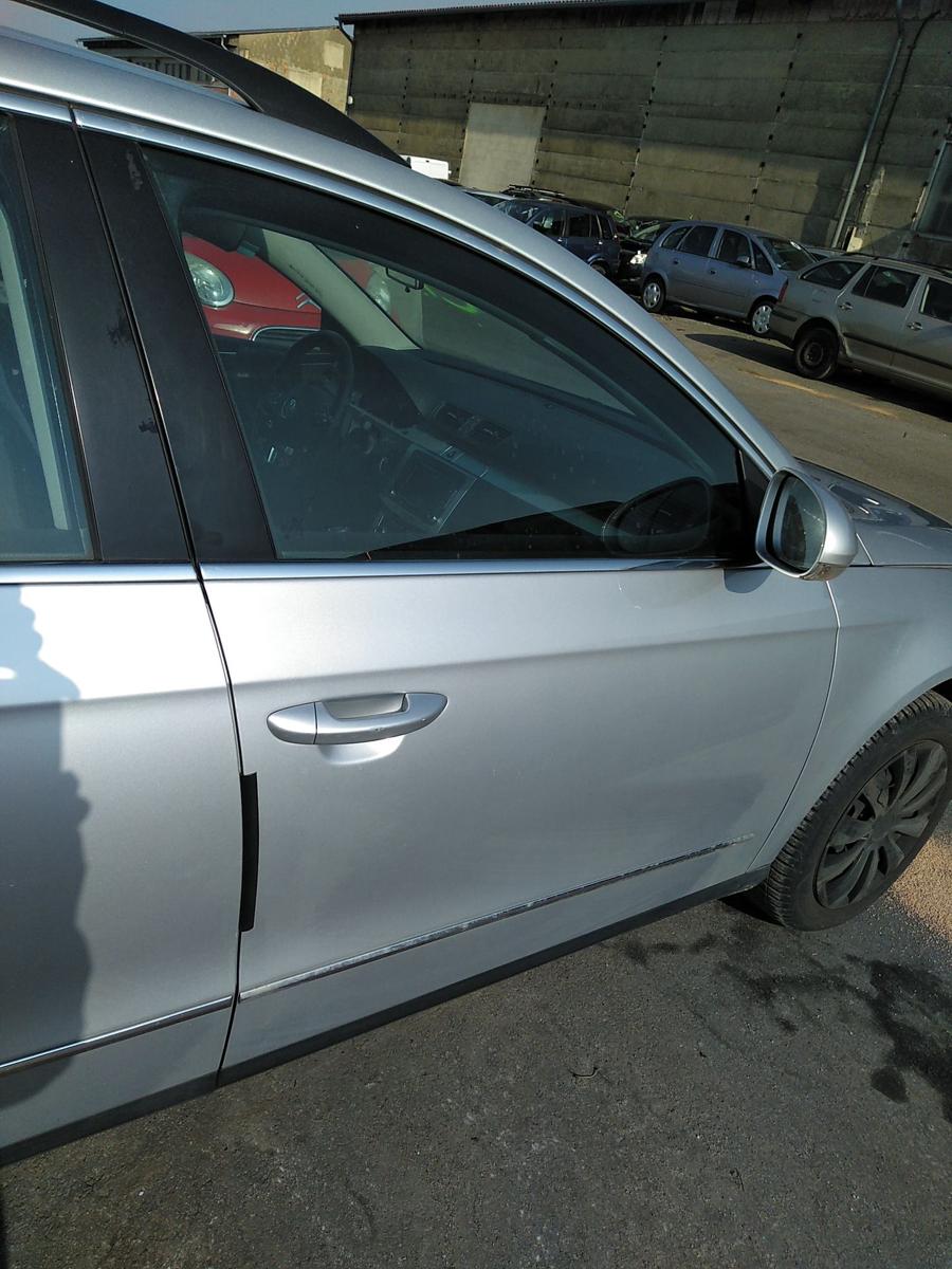 VW Passat 3C B6 T&uuml;r vorn rechts Beifahrert&uuml;r reflexsilbermetallic LA7W Bj.2010