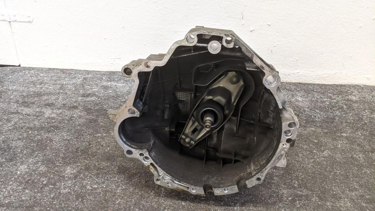 Audi A4 8E B7 Getriebe Schaltgetriebe 5 Gang HFF 88tkm 2 Liter Benziner