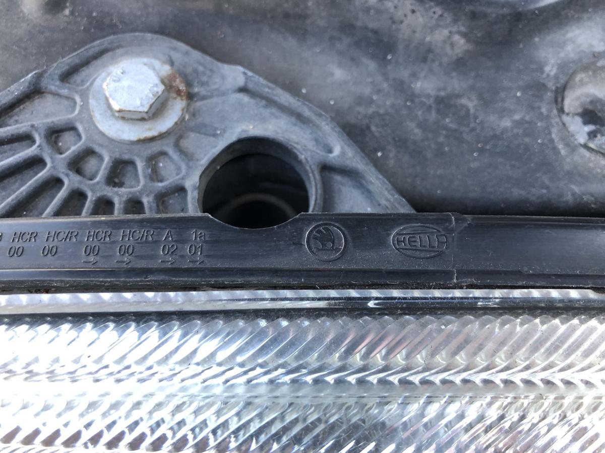 Skoda Fabia 5J Scheinwerfer links Bi Halogen mit Linse Hella bis 2010 OEM