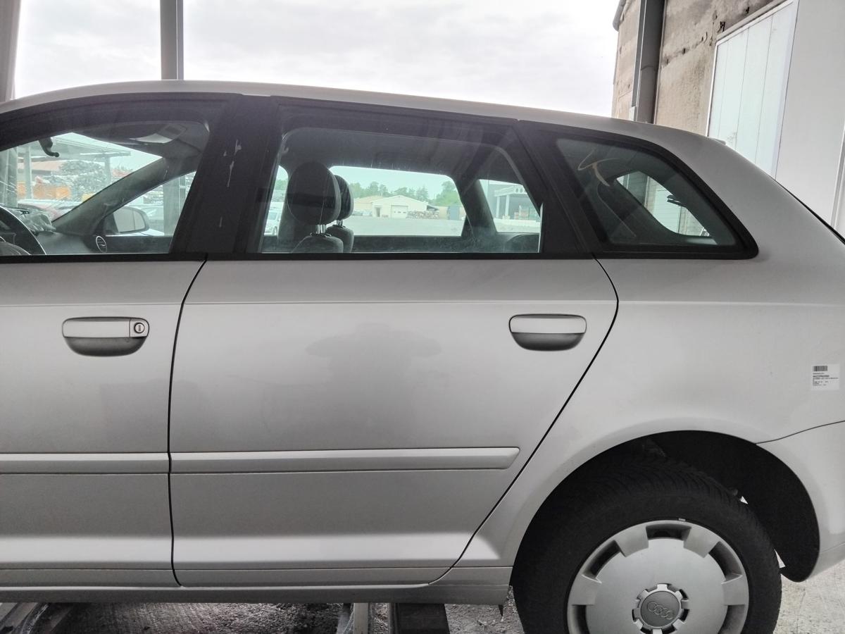 Audi A3 8P Sportback Tür hinten links lichtsilber LY7W BJ2006
