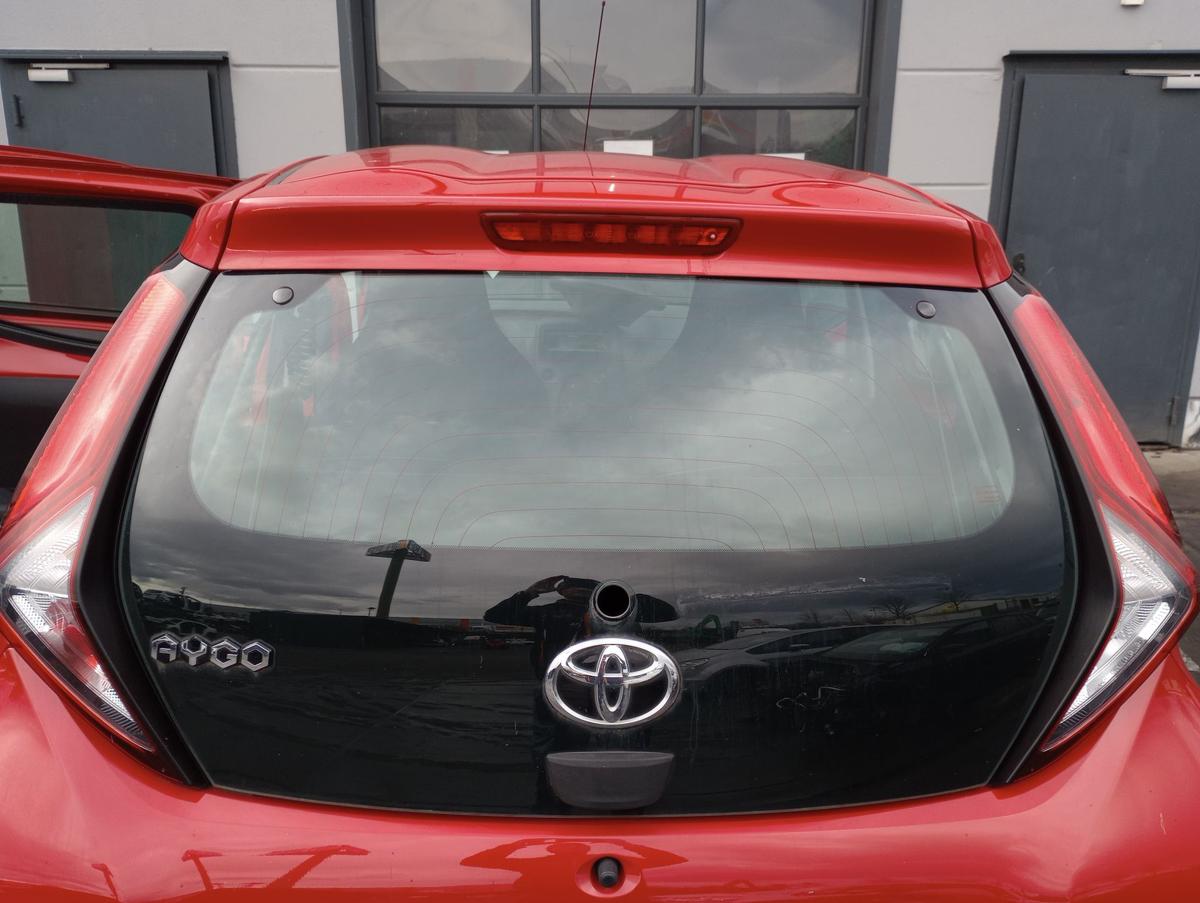 Toyota Aygo II original Heckklappe mit Scheibe 3P0 Vulkanrot Bj 2018