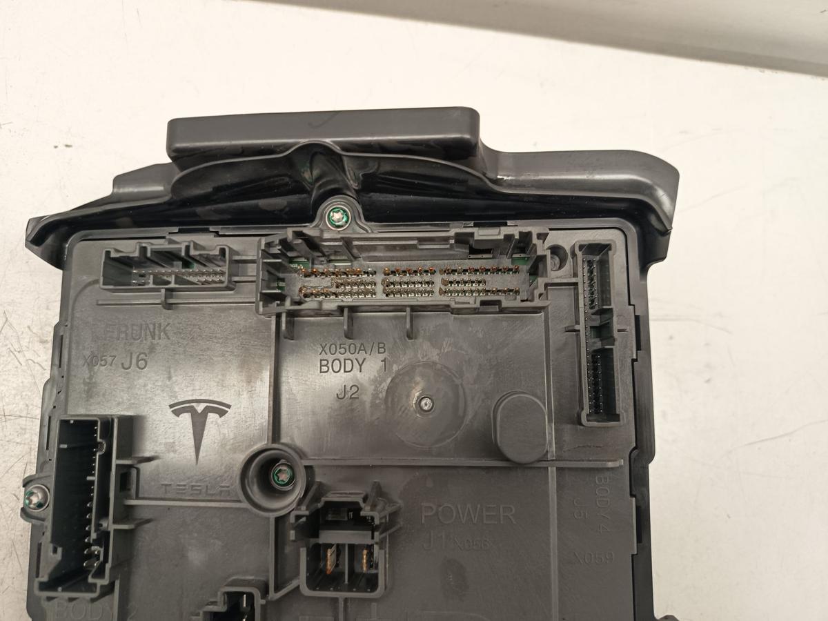 Tesla Model Y original Steuerger&auml;t T&uuml;r rechts P189968940B Baujahr 2025