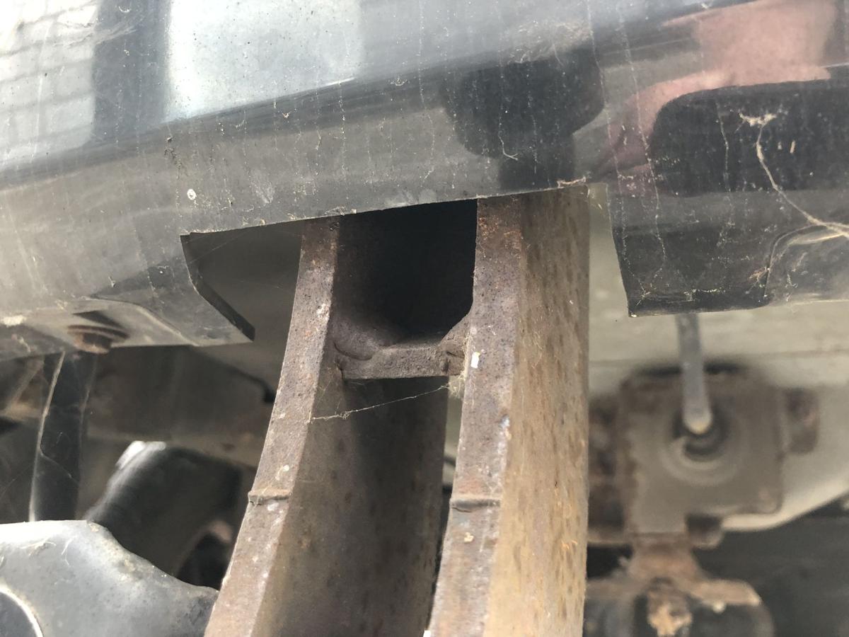 Mazda Tribute EP ab 2004 Stoßfänger hinten Heckschürz AHK Ausschnitt schwarz