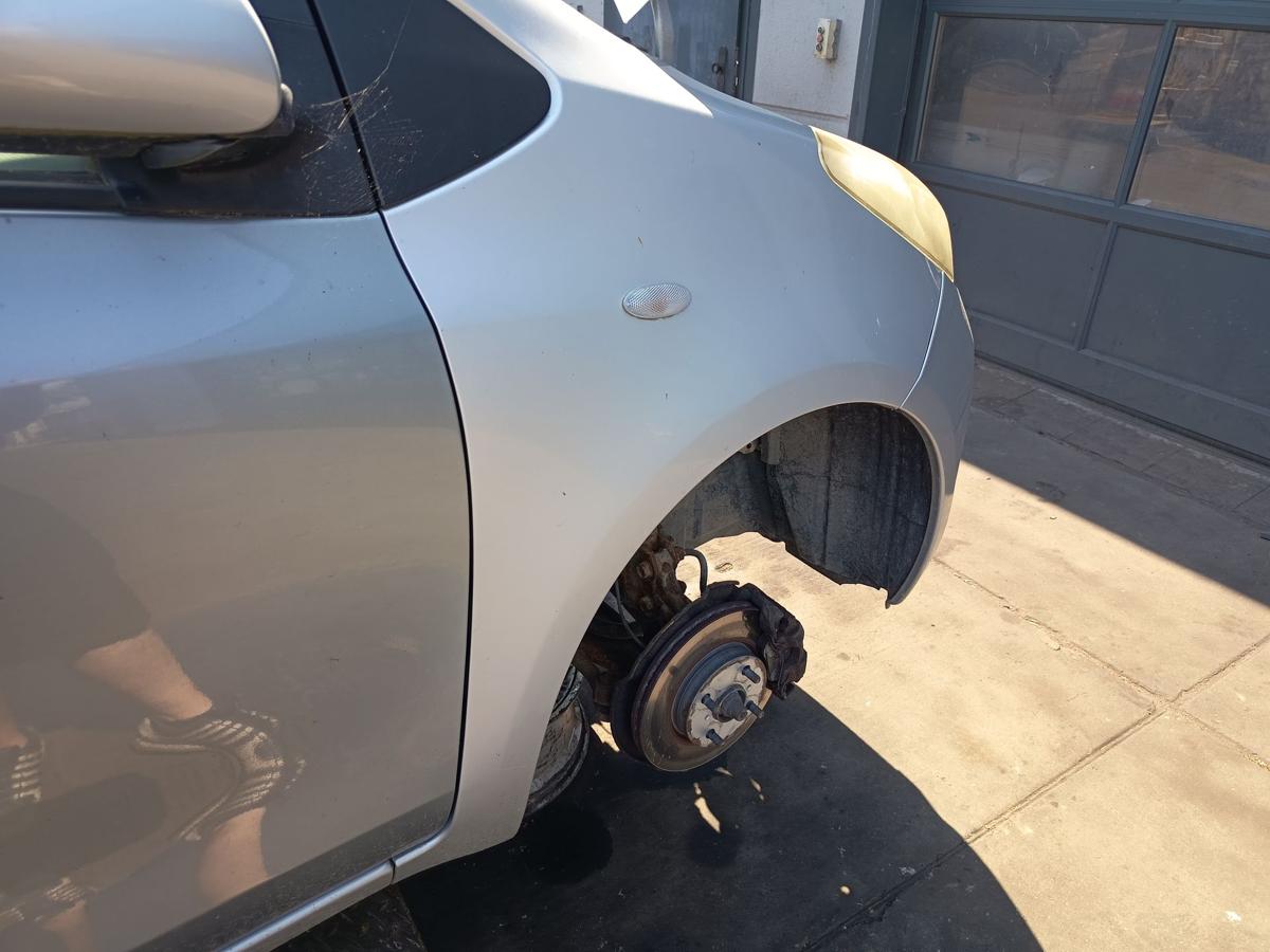 Toyota Yaris XP9 original Kotfl&uuml;gel rechts 1E7 Silver Pearl vor Facelift Bj 2008