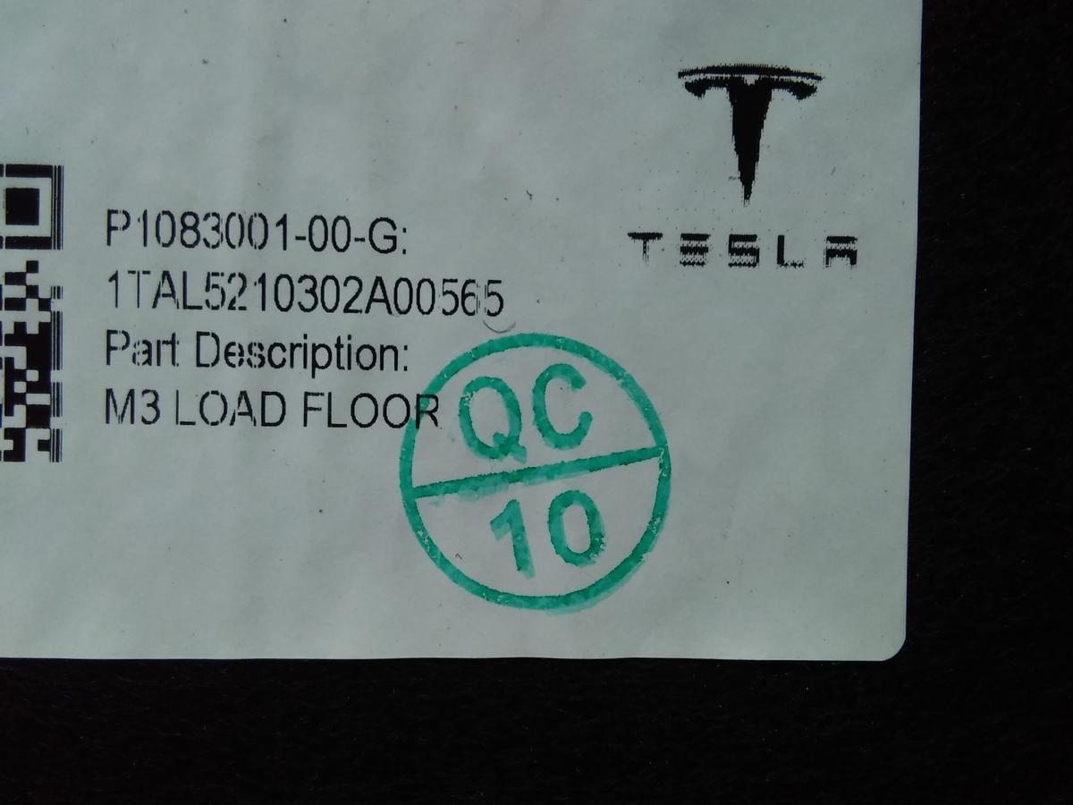 Tesla Model 3 original Verkleidung Abdeckung Kofferraumboden hinten 1083001-00-G BJ2019