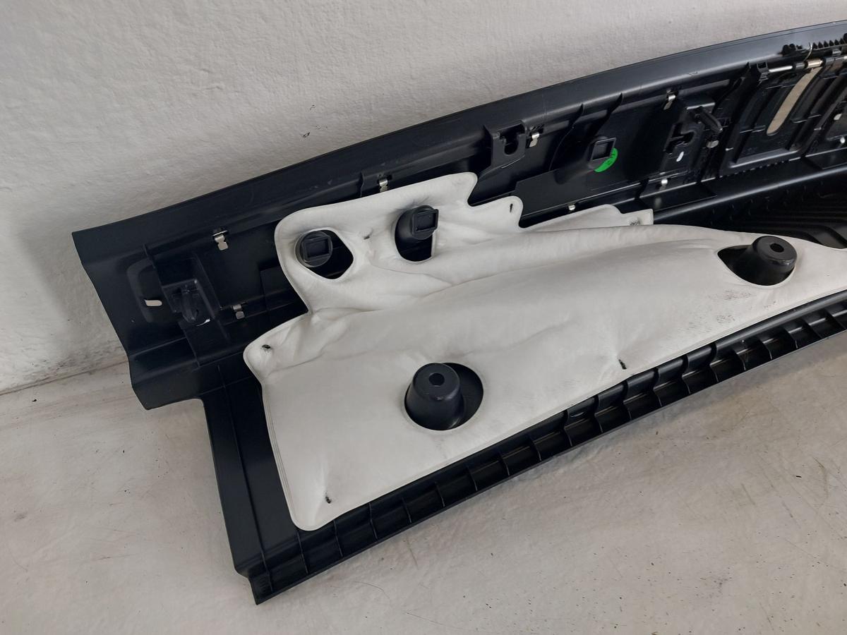 NIO EL6 Elektro SUV Verkleidung Ladekante Ladenkantenverkleidung OEM