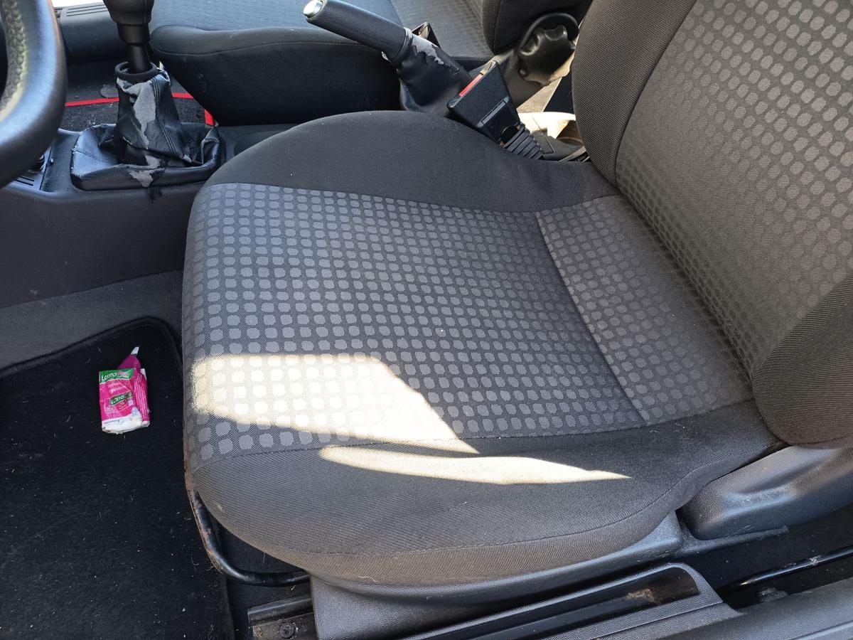 Opel Corsa C original Sitz links Fahrer Stoff anthrazit 3t&uuml;rig Bj 2005