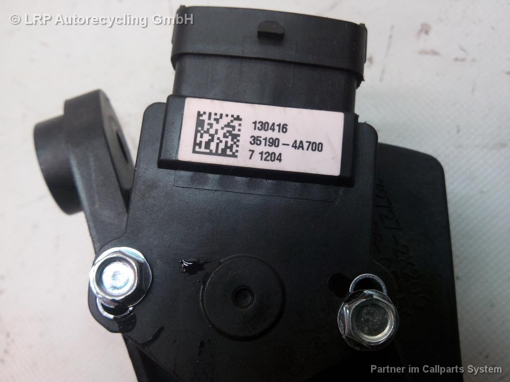 Kia Picanto TA BJ2014 elektronisches Gaspedal 327261Y200