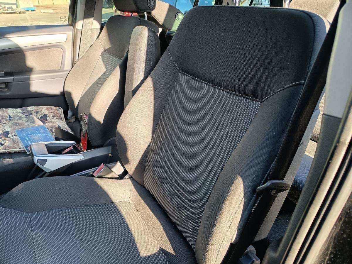 Opel Zafira B original Sitz vorn links Fahrer Stoff schwarz/grau Bj 2009