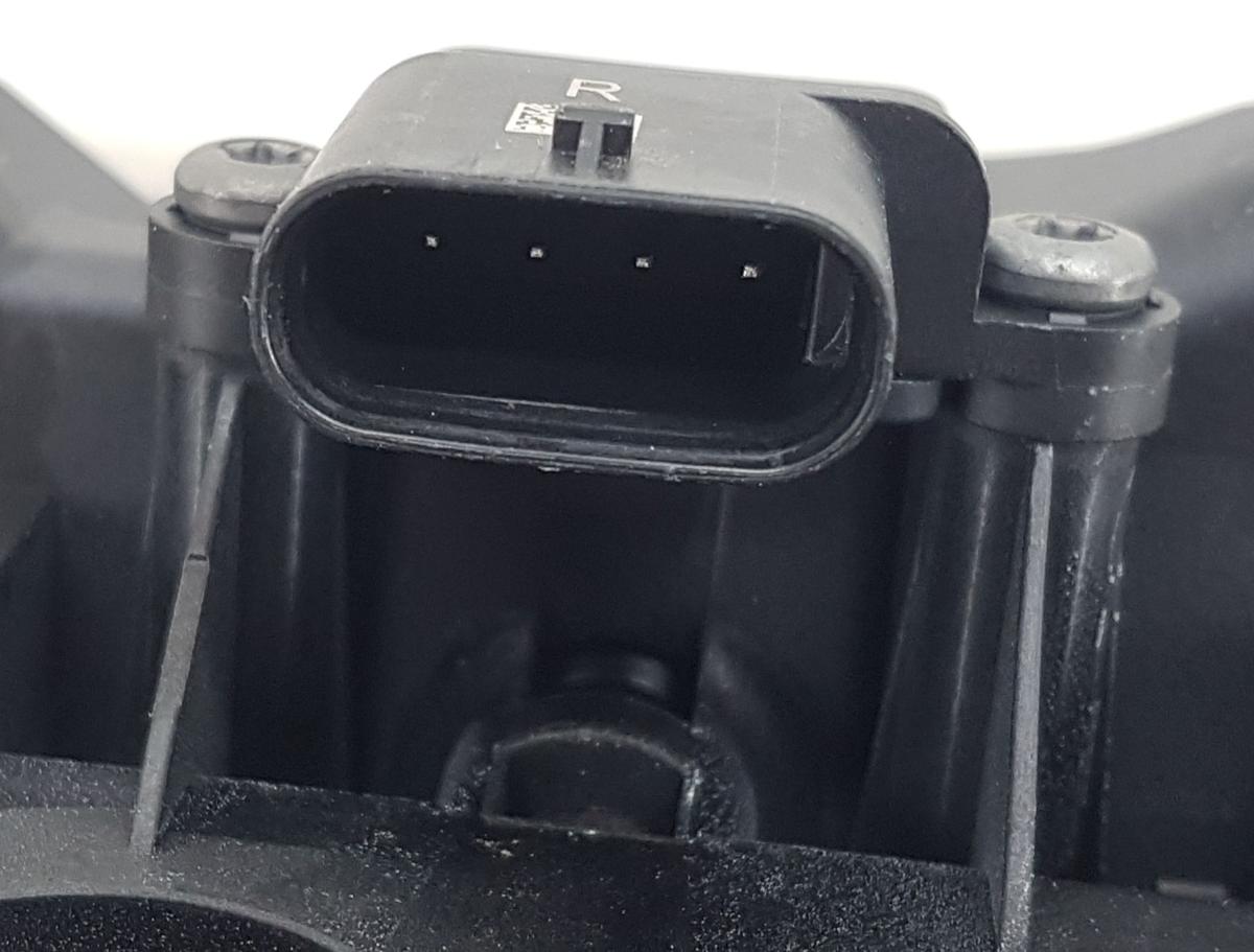 Tesla Model Y T&uuml;rgriff vorn rechts 1528115-00-D Bj22 schwarz passt auch hinten