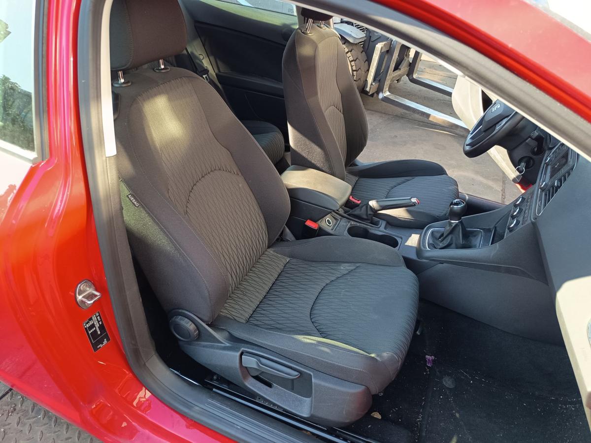 Seat Leon III SC 3t&uuml;rer Beifahrersitz vorn rechts Stoff schwarz/anthrazit Bj2014