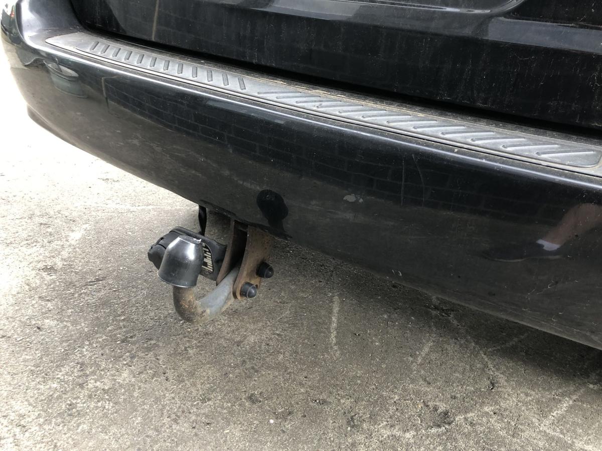 Mazda Tribute EP ab 2004 Stoßfänger hinten Heckschürz AHK Ausschnitt schwarz