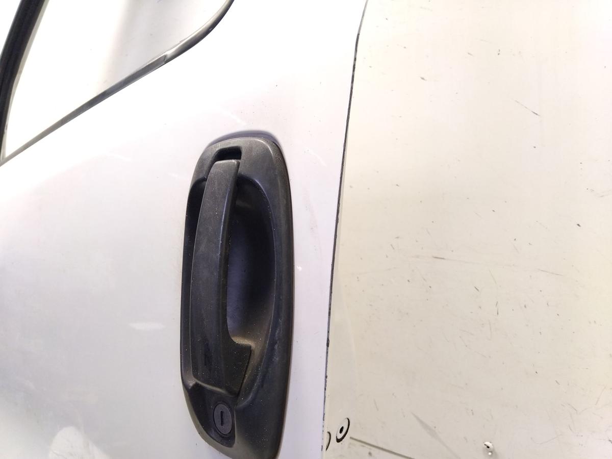 Opel Combo D T&uuml;r vorn links Fahrert&uuml;r polarweiss mit Delle Bj.2015