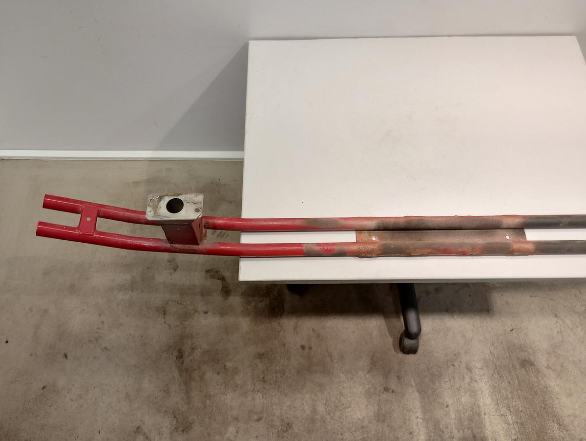 Suzuki Swift III orig Sto&szlig;stangentr&auml;ger hinten ZCF Bright Red 5 Bj 2006