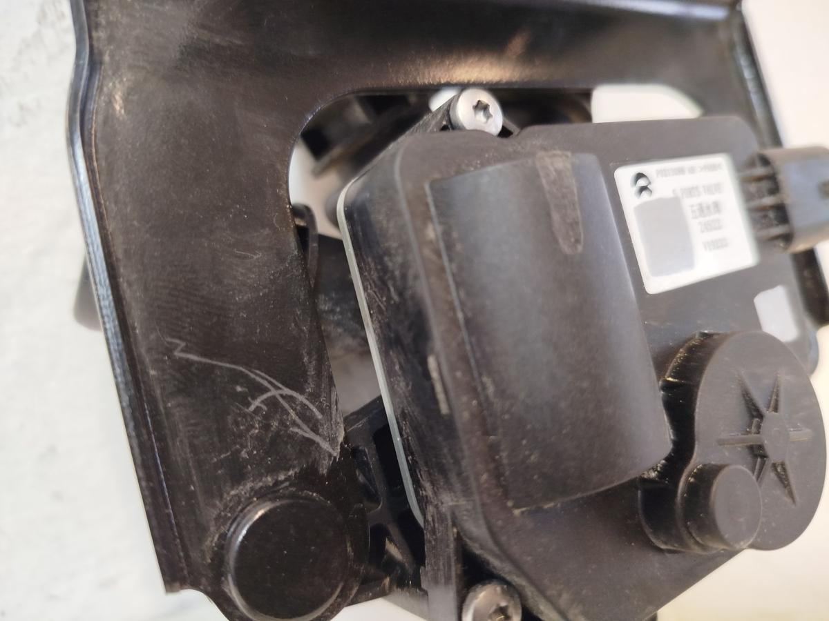 NIO ET7 Elektro Zusatzwasserpumpe mit 5 Wegeventil Ventil K&uuml;hlkreislauf