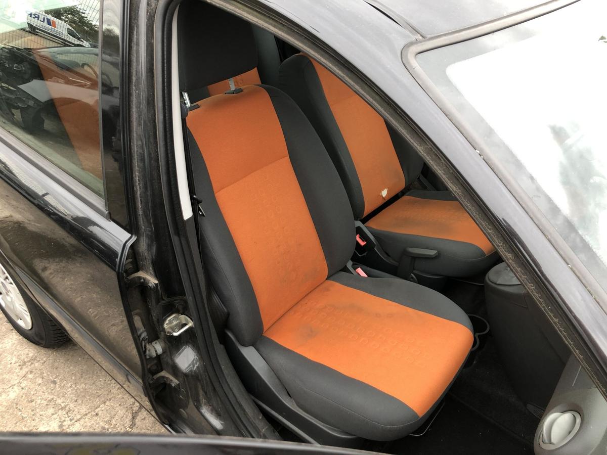 Fiat Panda 169 Sitz vorn rechts Beifahrersitz Stoff grau orange Autositz
