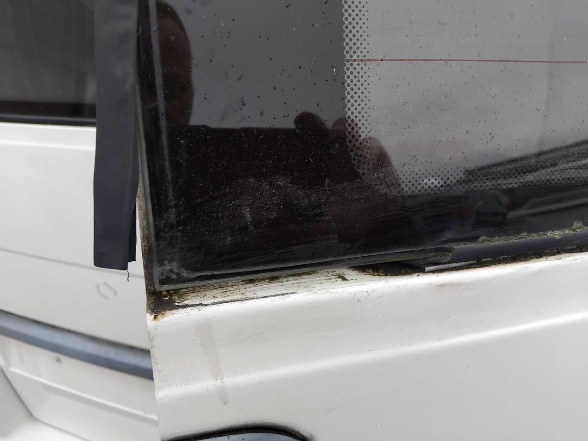 VW T4 Kombi Heckflügeltür hinten rechts L902 Grauweiss mit Scheibe BJ1998