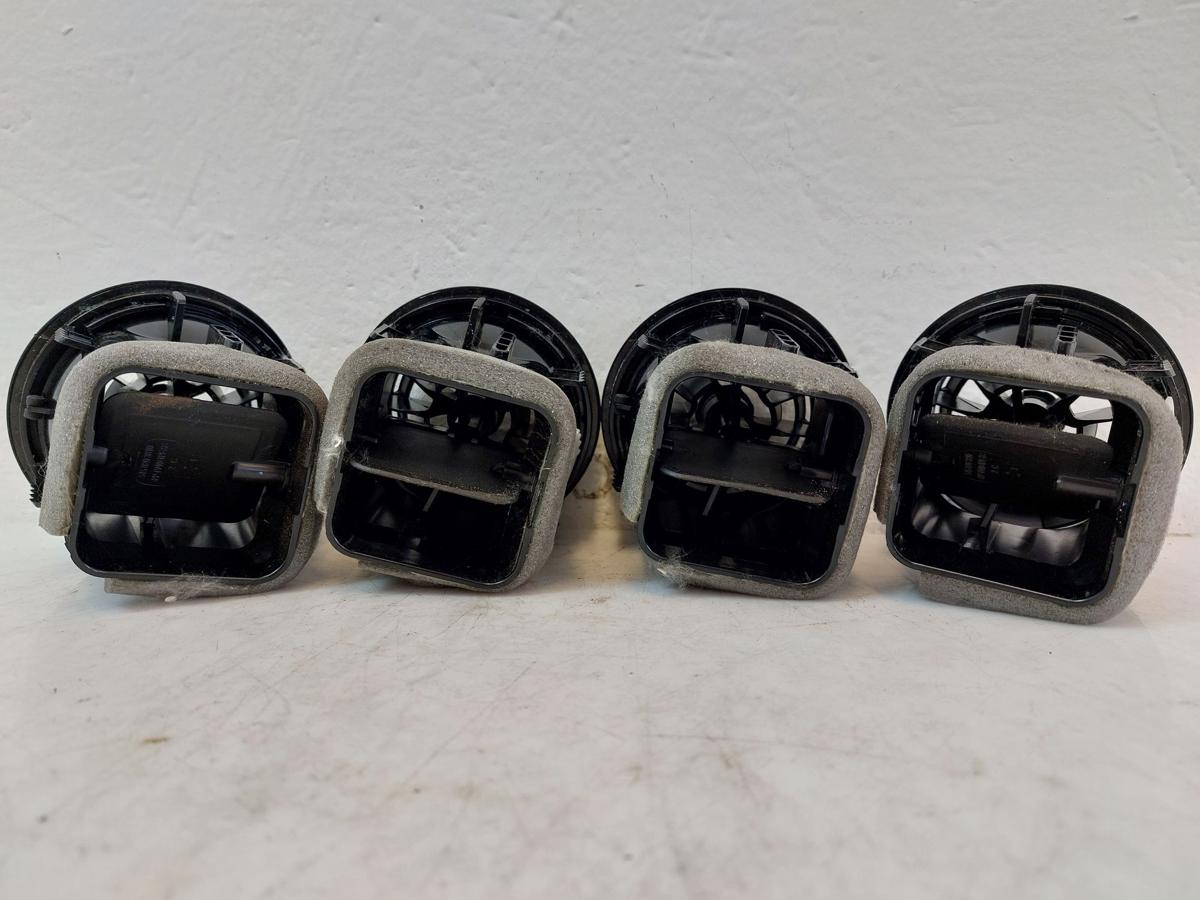 Audi Q2 Typ AG Satz Luftdüsen Luftduschen Ausströmer Armaturenbrett OEM 4 Stück