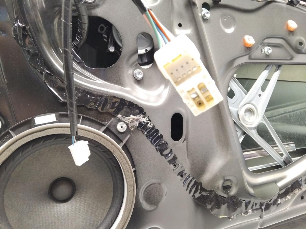 Toyota Yaris 2 XP9 orig T&uuml;r vorn rechts Beifahrert&uuml;r 209 schwarz 3t&uuml;rig BJ2011