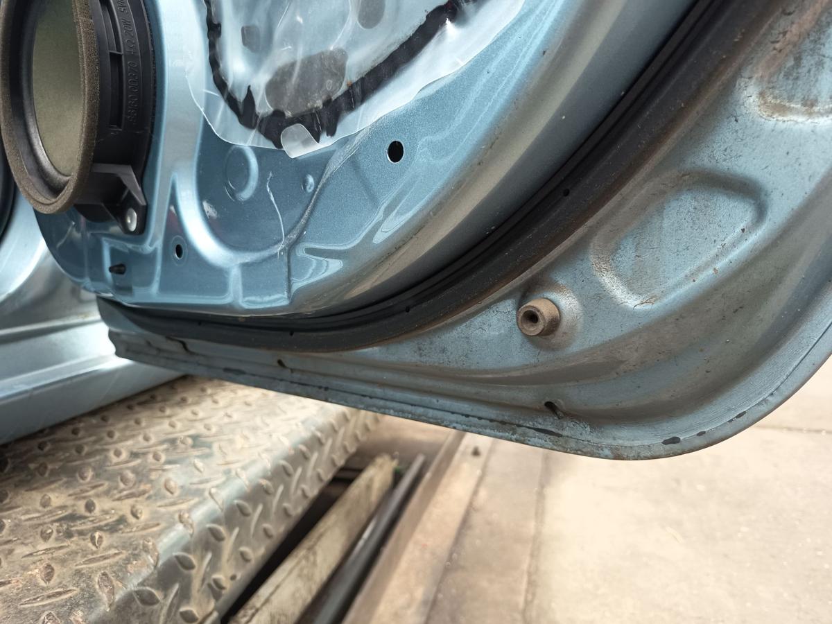 Toyota Auris E18 Limo original T&uuml;r hinten rechts Fond 8N0 Arktisblau Bj 2013