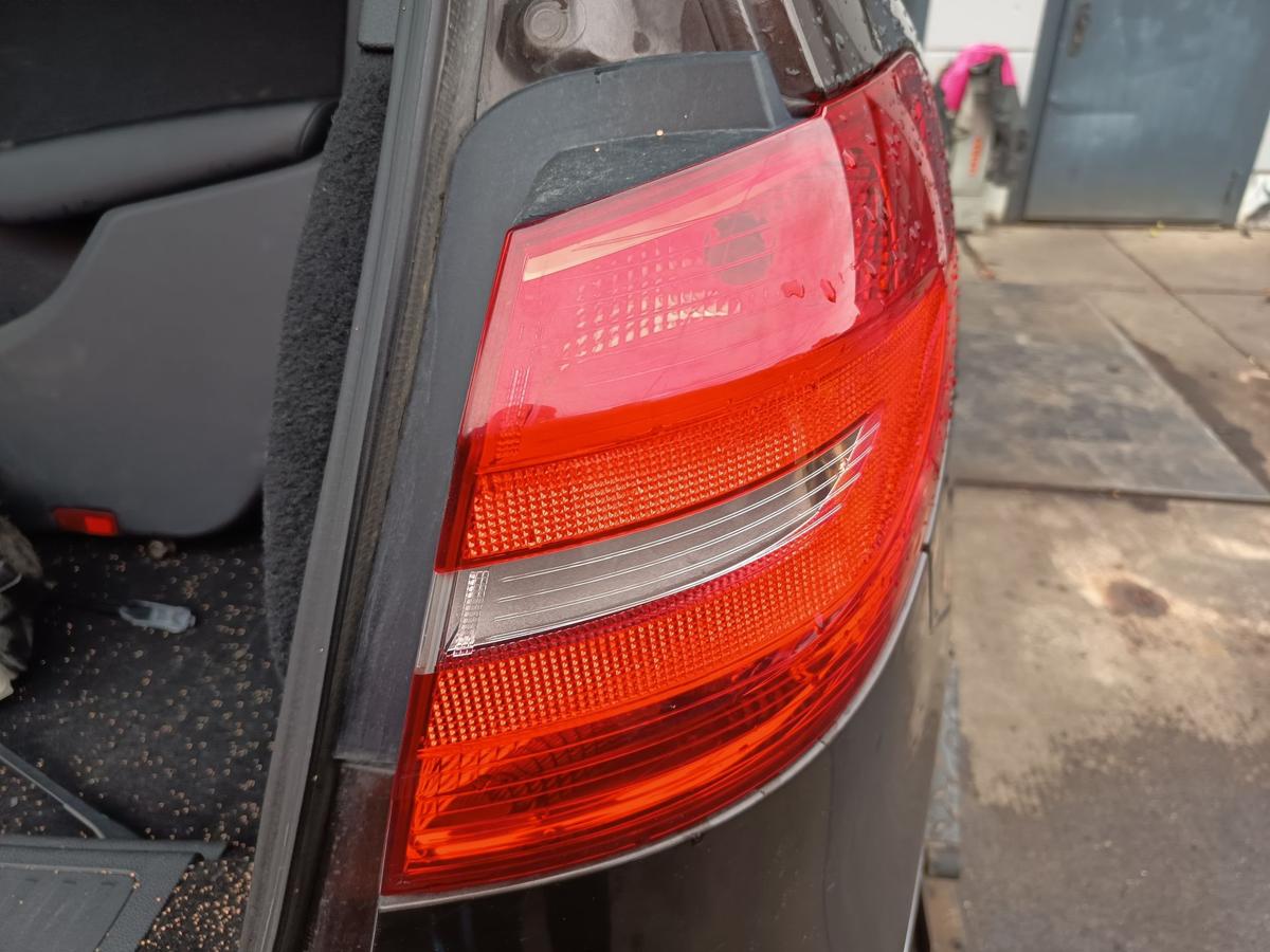 Mercedes W246 original R&uuml;ckleuchte rechts aussen Heck Schlusslicht Bj 2014