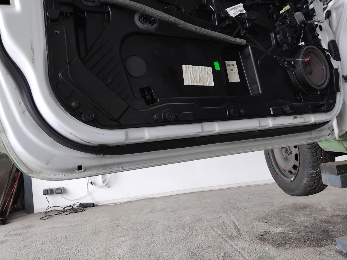 Ford Fiesta JA8 T&uuml;r vorn links Fahrert&uuml;r 3t&uuml;rig frostwei&szlig;-gr&uuml;n foliert BJ2016