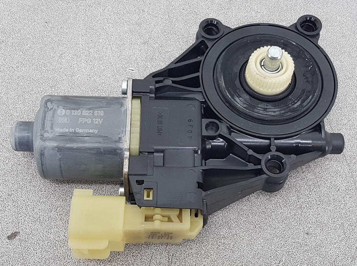 Ford Fiesta JA8 Fensterhebermotor vorn rechts 8A6114553B 0130822619 Bj2016